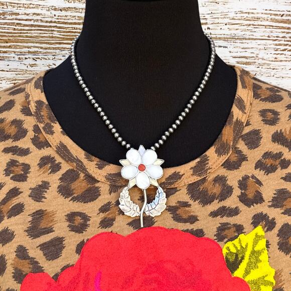 1980s Native American ZUNI Sterling Mother Of Pearl & Spiny Flower Pin Pendant - Picture 3 of 3